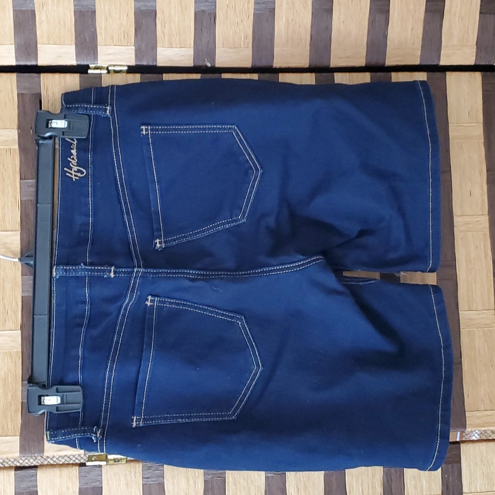 Hydraulic Bermuda Stretch shorts
